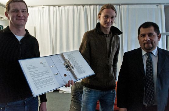 Entrega de firmas de petición de Salva la Selva en la embajada peruana en Berlín